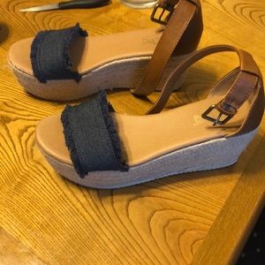 Size 6 1/2 girls shoes
